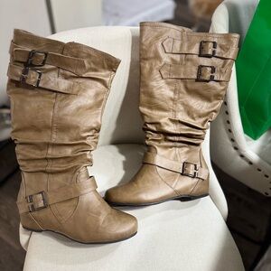 Stylish Tan Knee-High Women's Boots